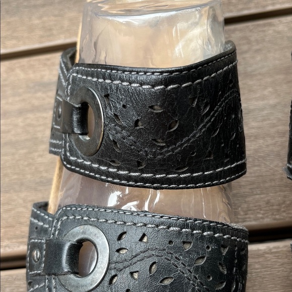 Y2K Clarks Collection Casual Black Wedge Sandal with Stitching Detail - Size 7 - Picture 4 of 15